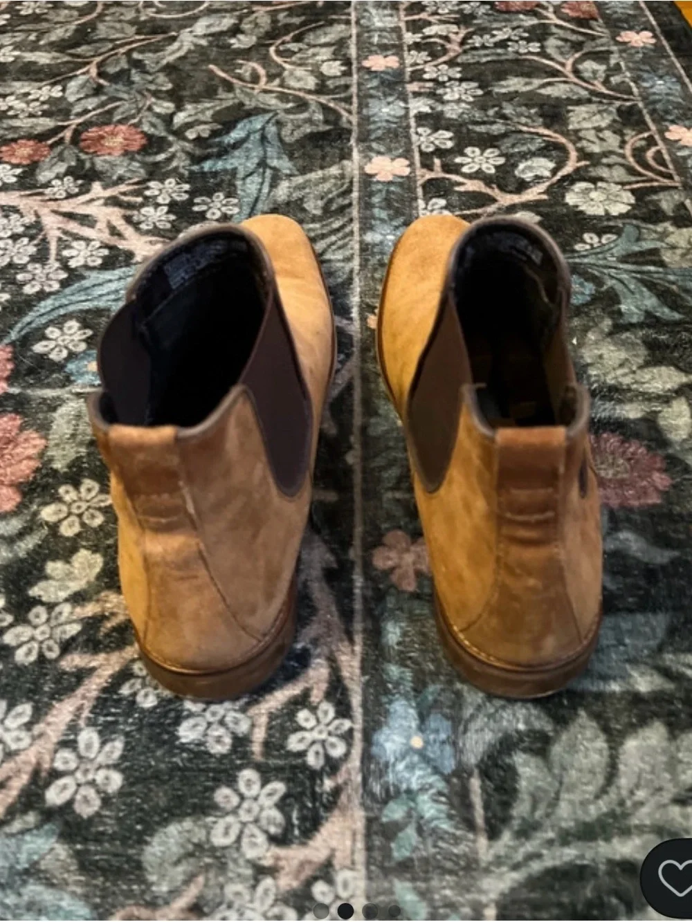Men's Suede Chukka Boots in Tan Brown